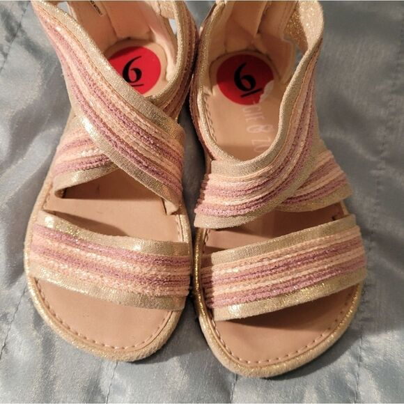 BRAND NEW GLADIATOR GIRL GOLD SANDAL - Picture 1 of 16
